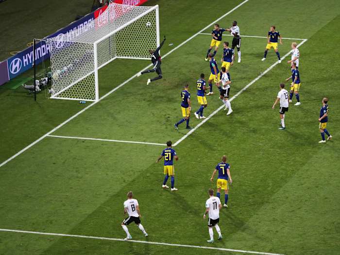 toni-kroos-free-kick-world-cup.jpg